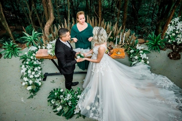 Brasil tem espaço único para casamentos que só existia em Ibiza na Espanha - Por Dentro de Minas Festa de Casamento Casamento ao Ar Livre Casamento no Interior